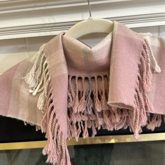 Burberry Vintage 100% Cashmere Made in Scotland Long Scarf w/two-sided fringe - Picture 5 of 12
